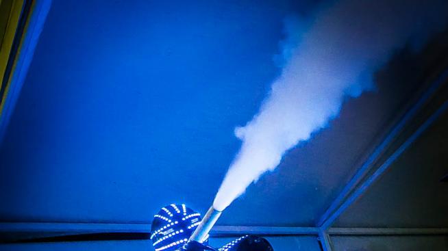 С гръм и мълнии извънземни откриха сезона на Bedroom Beach