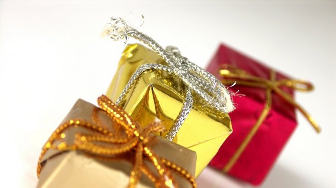 Гид за козметични подаръци за Коледа