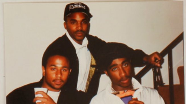 Бивша на Тупак продава достойнството му срещу 7500 долара  (СНИМКА)