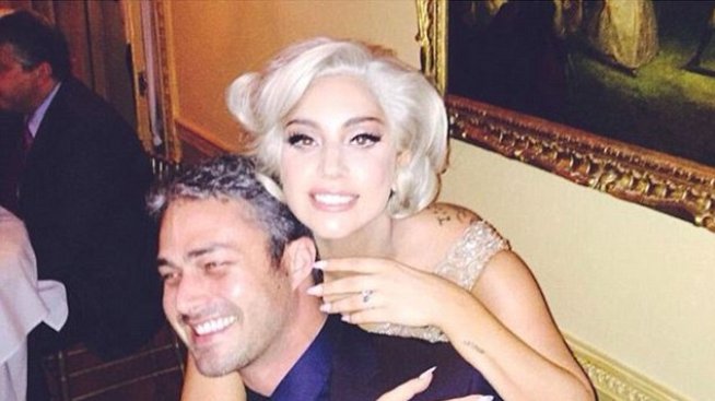 Лейди Гага оповести годежа си с Тейлър Кини