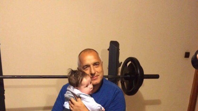 Бойко Борисов показа малкия Бойко... във фитнеса
