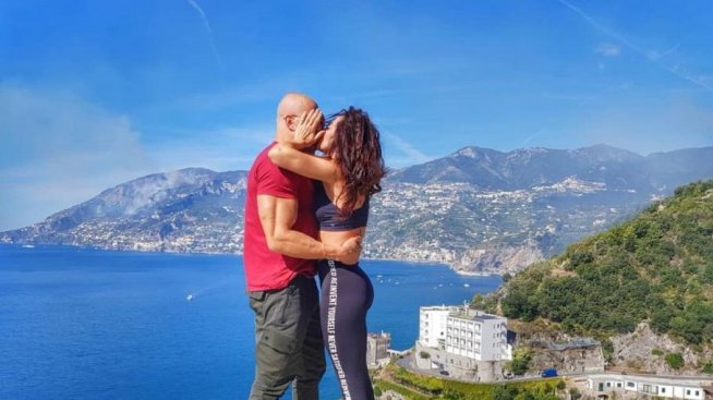 Маги Желязкова отпразнува една година брак в Италия