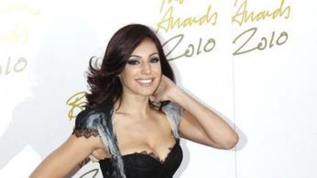 Кели Брук се мотае с осъден убиец