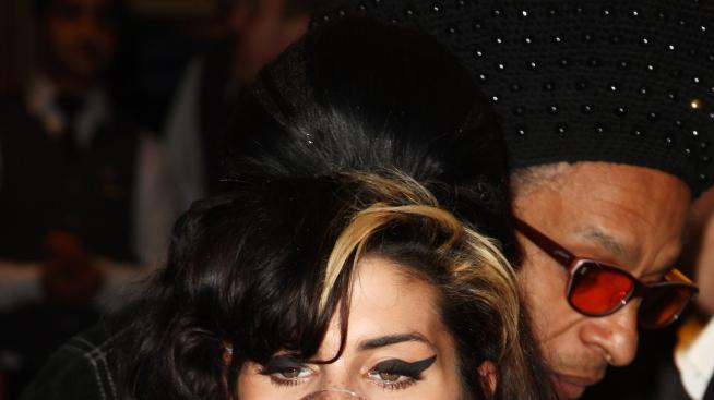 Ейми не издържа, напусна клиниката