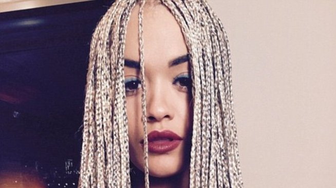 Рита Ора заложи на плитките