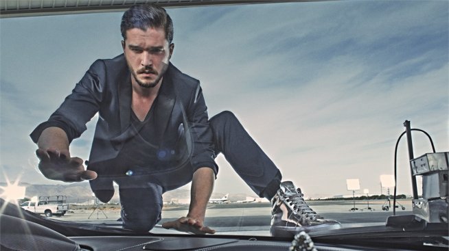 Автомобилна провокация с обувки