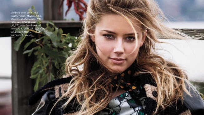 Гаджето на Джони Деп скри прелестите си под палта