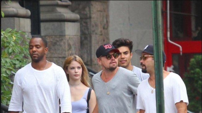 Ди Каприо лансира нов тренд: Плик за боклук на кръста