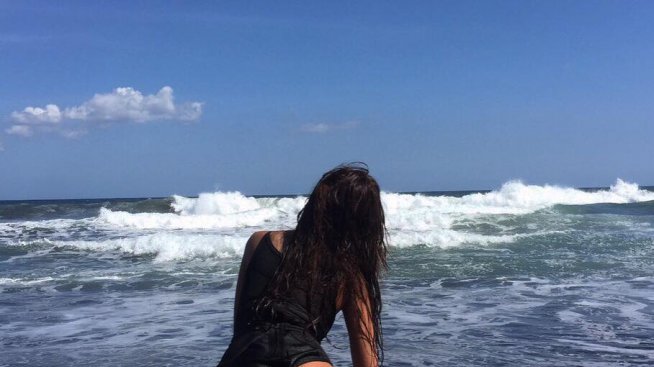 Чар или бедствие: Моника Валериева сподели заден изглед от Бали