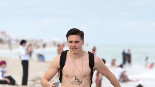 Папараци: Мацки свалят Бруклин Бекъм на плажа в Маями