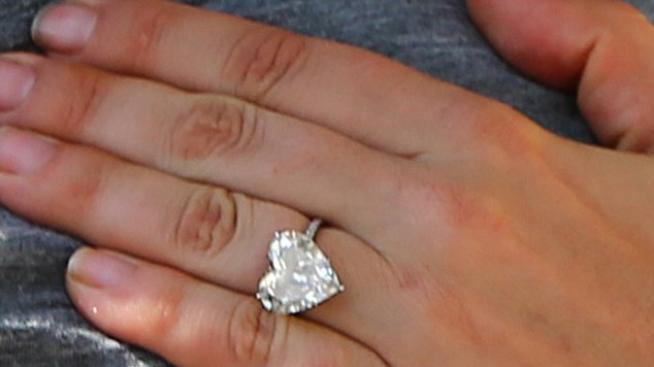 Справедлива: Гага върнала годежния пръстен на Тейлър Кини