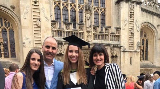 Цветан Цветанов горд баща – дипломира щерката