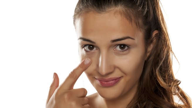 Грешките в грима, които подчертават тъмните кръгове