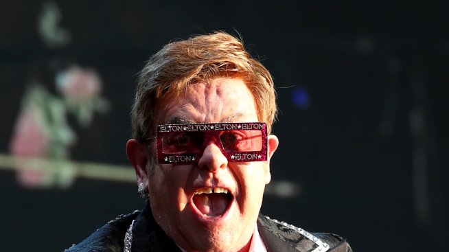 Елтън Джон с писмо до Путин