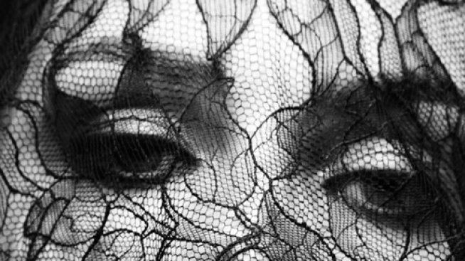 В плен на черната дантела