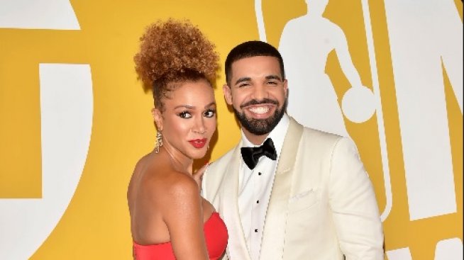 Дрейк се появи с ново гадже