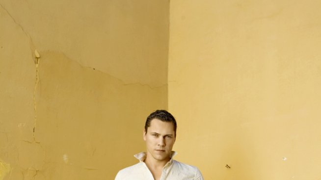 Tiësto пристига с частен самолет