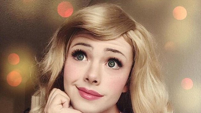 Младеж се превърна в принцеса от Дисни