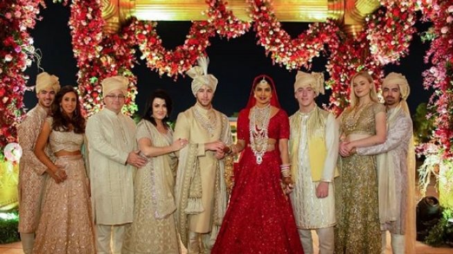 След сватбата: Приянка смени името си в социалните мрежи