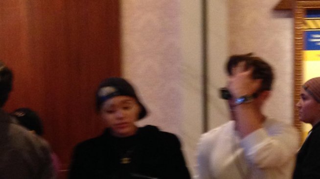 Майли Сайръс излиза със сина на Арнолд Шварценегер