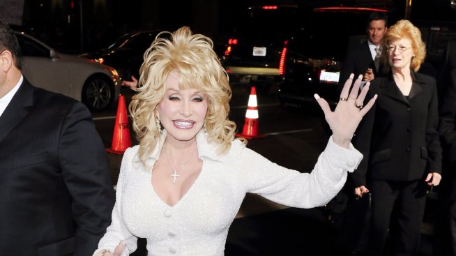 Доли Партън ще пише мюзикъл за живота си