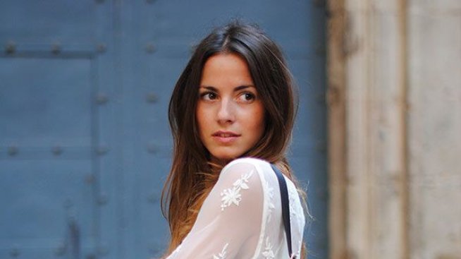 Как да носите бяла дантела през лятото?