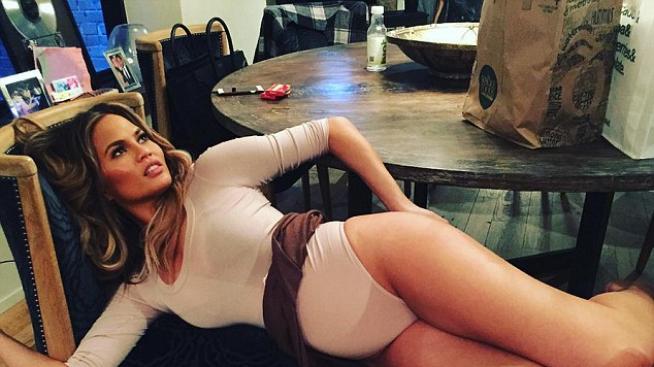 Криси Тейгън си направи най-странното бременно селфи