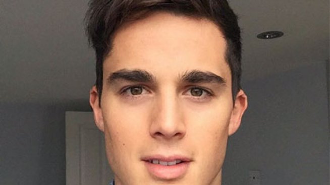 Красив учител зарязва модния подиум, връща се при учениците