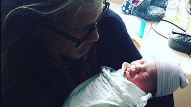 Дъщерята на Стивън Тайлър роди момче