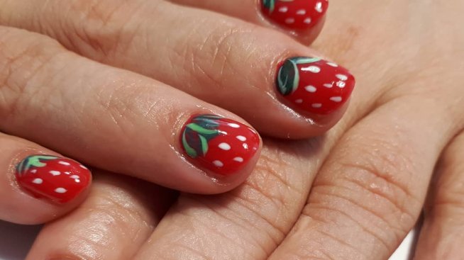 Маникюр с ягоди – как да си го направите у дома?