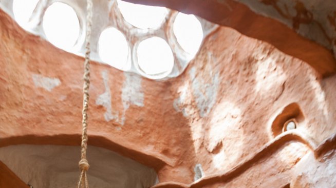 Сюрреалистичната керамична къща в Колумбия