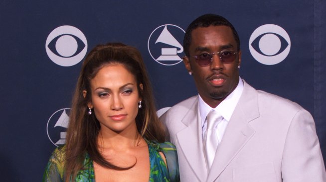 Best Seller: Роклята Versace на JLo като маратонки