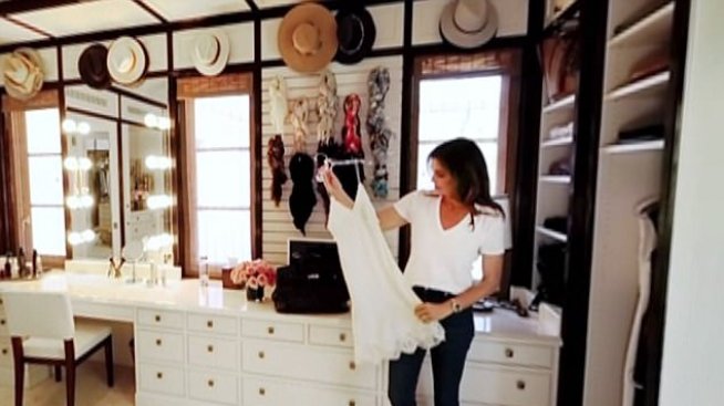 Синди Крауфорд отвори гардероба си (ВИДЕО)