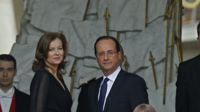 Карла Бруни чака трето дете