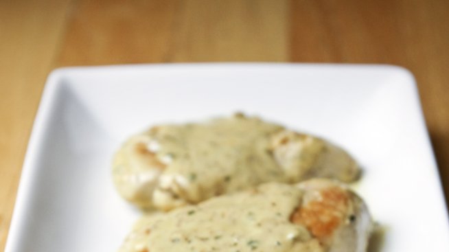 По френски. Пилешко със синьо сирене