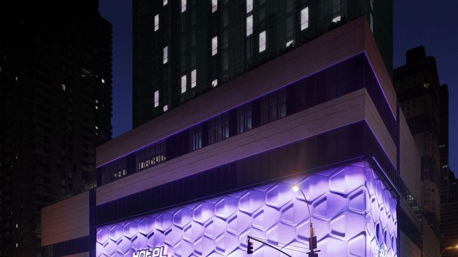 Безплатна нощувка срещу арт лего инсталации