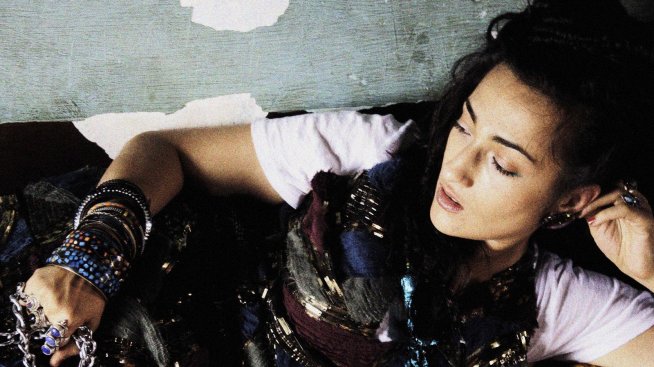 Инди Зара и великолепната петорка