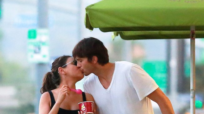 Аштън Кътчър не може да се нарадва на бременната си годеница