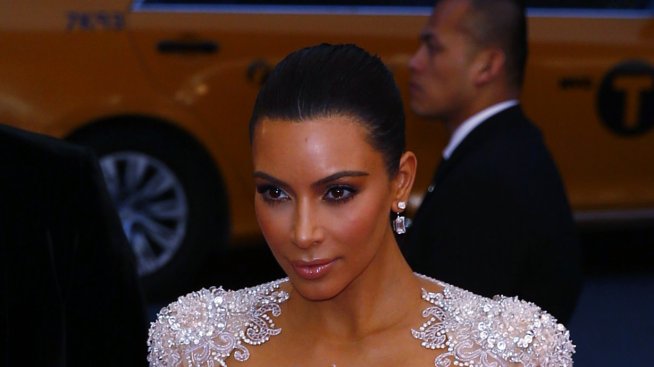 Ким Кардашян таксува скъпо за уроци по грим