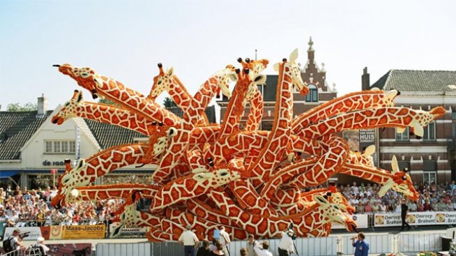 Парад на скулптури от цветя