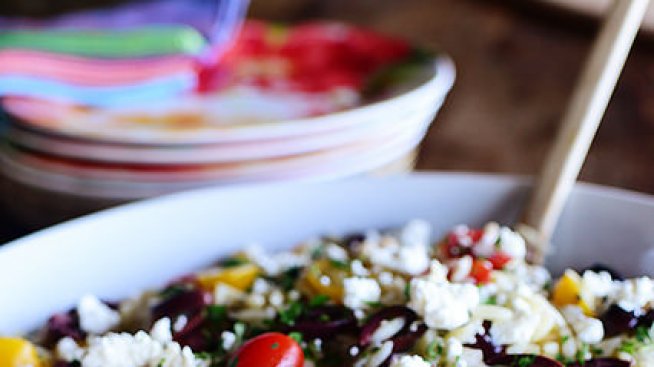 Средиземноморска салата с паста Орзо