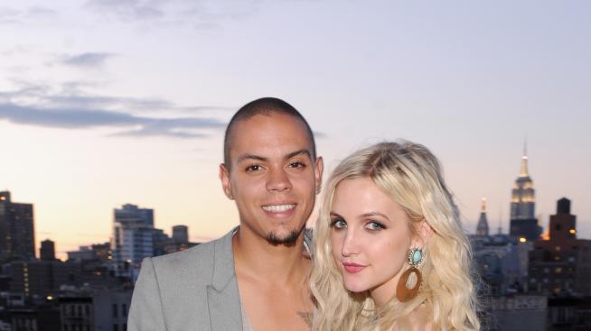 Ашли Симпсън потвърди, че излиза със сина на Даяна Рос