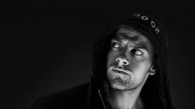 С какво лошите момчета привличат жените