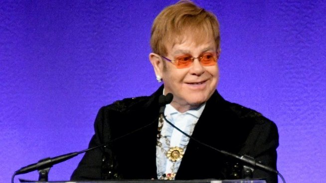 Елтън Джон показва колекцията си от фотографии