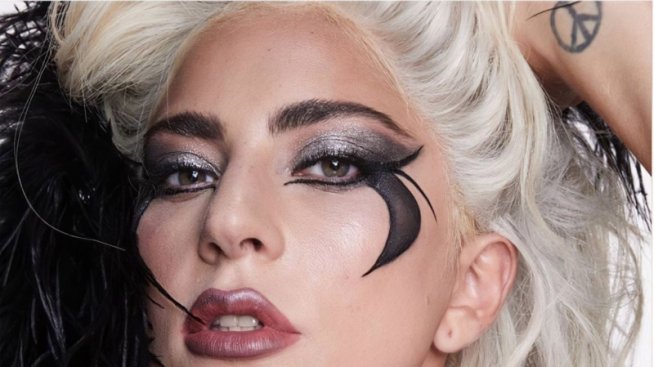 Лейди Гага с първа кампания към козметичната си линия