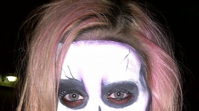 Кейти Пери се превърна в скелет, отказват й целувка