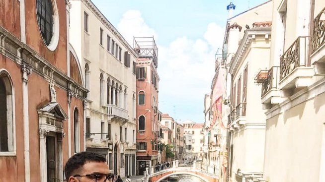 Азис разпуска във Венеция