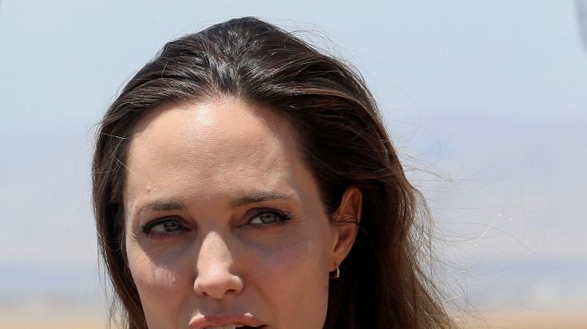 Анджелина Джоли става радиоводещ