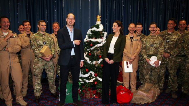 Принц Уилям за тоалета на Кейт: Като Коледно дръвче е!