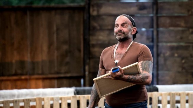 Лекари се борят за живота на участник от „Фермата“